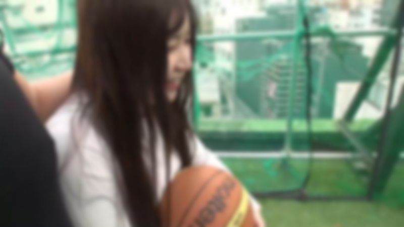 FC2-PPV-4330270 【无/初拍】学校的校花！对朋友女友NTR、在运动中心玩乐时兴奋到在野外巨根插入