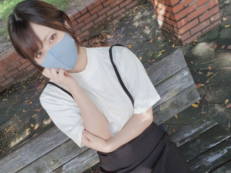 FC2-PPV-4525465 超S美女对变态素人彻底教育、最后被兴奋过头变态逆干。