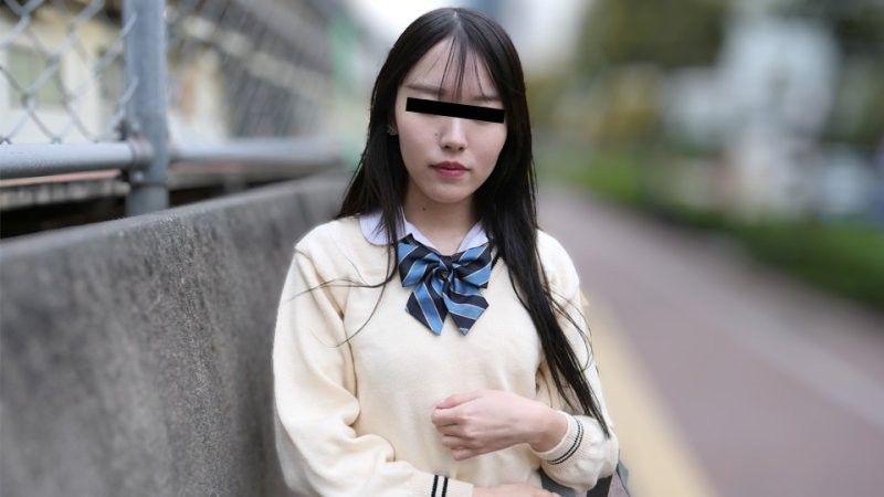 10musume_081425_01 在火车上对穿制服的女孩恶作剧 山下萌香