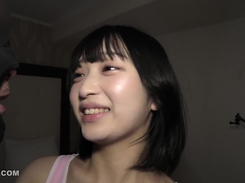 FC2-PPV-4819752 ＜无码＞坂道系清纯系美女什么慾望都能接受！【制服&水着】穿着衣服让我口交鸡巴，玩弄美淫穴，紧贴无套插入！饭店锁定中出！