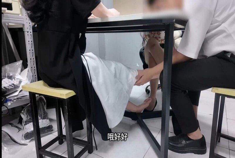m-357 麻豆傳媒 在女友背後扣舅媽的逼太刺激了
