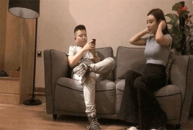 xb-239 杏吧传媒 尤物小姐姐说她是空姐身材真给力