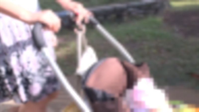 FC2-PPV-4899642 帶著一個孩子的巨乳單親媽媽來到拍攝現場，在嬰兒車旁進行禁斷且毫無道德底線的自拍中出