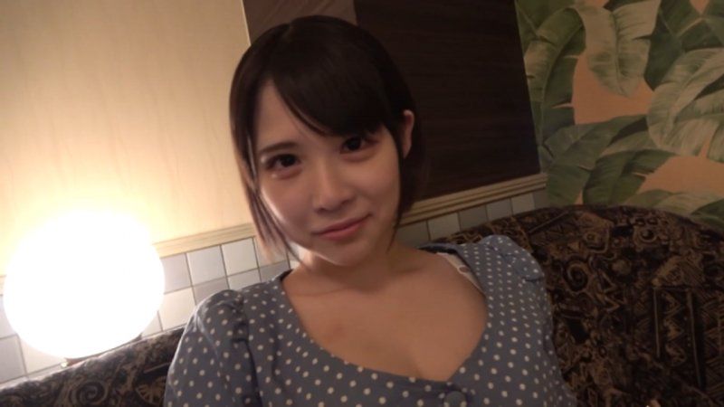 FC2-PPV-4736166 腰を浮かせてヒクヒク「スゴイ気持ち良い」出会い系でみつけたかわいこちゃん！最後は中出しまでおねだり♡