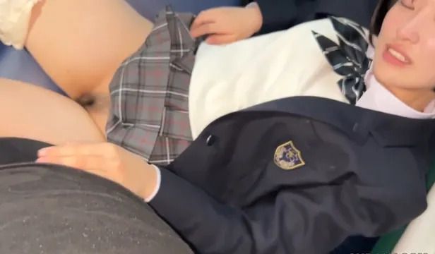 FC2-PPV-4574173 【露臉】目標成為老師的短髮巨乳女孩。與大叔第一次去旅館