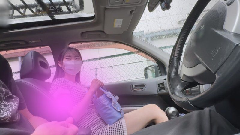 FC2-PPV-4791935 8/24 logA：美奈 在車內有車的情況下，過於刺激的車內吹喇叭&人生第一次吞精