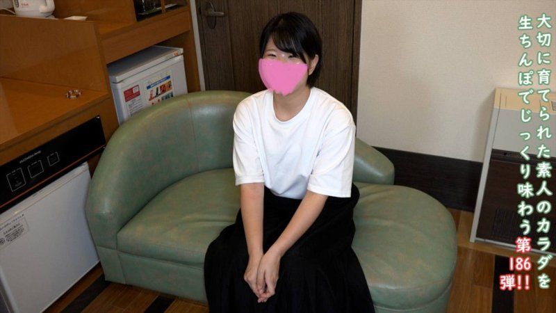 FC2-PPV-4798858 ♀186 素朴而充满笑容的明日香小姐当然有体毛，她在拍摄时看到内裤检查就脸红了，在相机前赤裸裸地感到害羞，但对生殖器喘息，最后是半外射半中出。★特典包含无修正和阴道摄影。